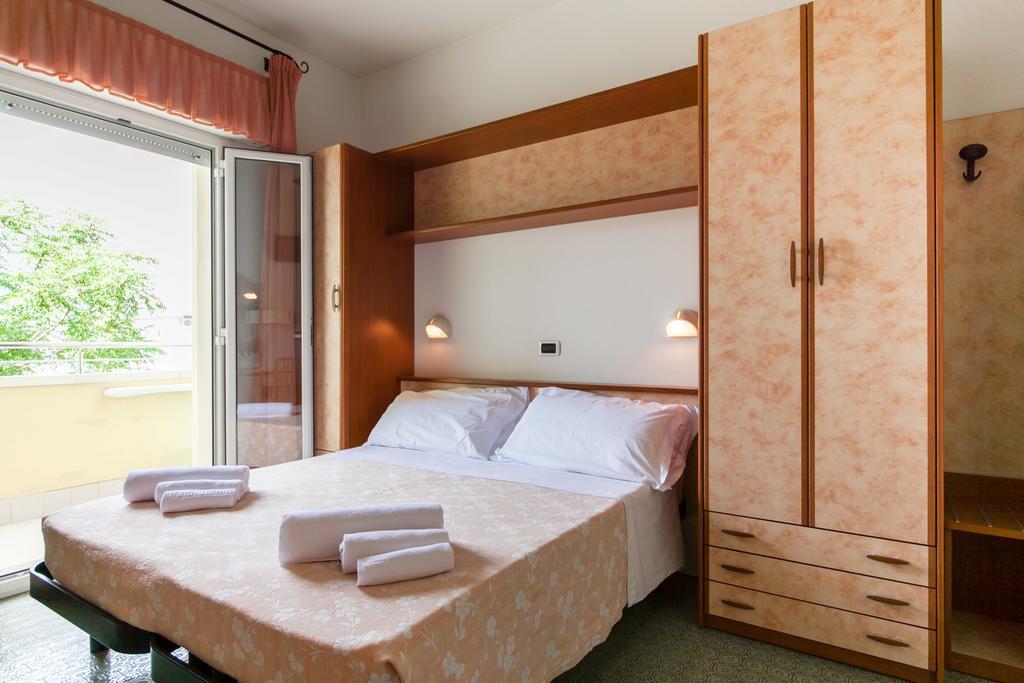 Hotel Sandra Gatteo a Mare Rum bild