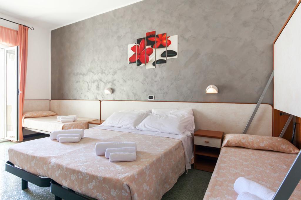 Hotel Sandra Gatteo a Mare Rum bild