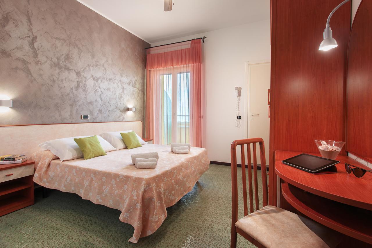 Hotel Sandra Gatteo a Mare Exteriör bild